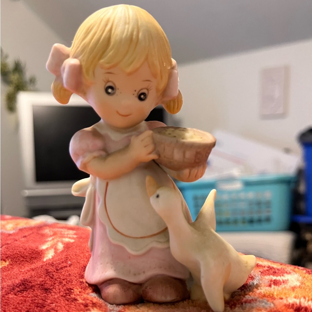 Homco ceramic farm girl figurine